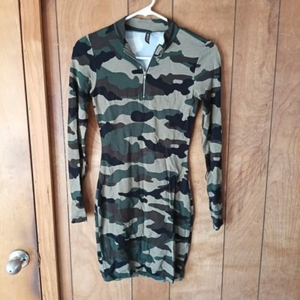 Divided XS Camo Bodycon Mini Dress Long Sleeve Half Zip Stretch